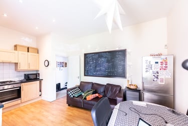 3 bed flat, Mount Nod Road, Streatham, London, SW162LL - Image 2